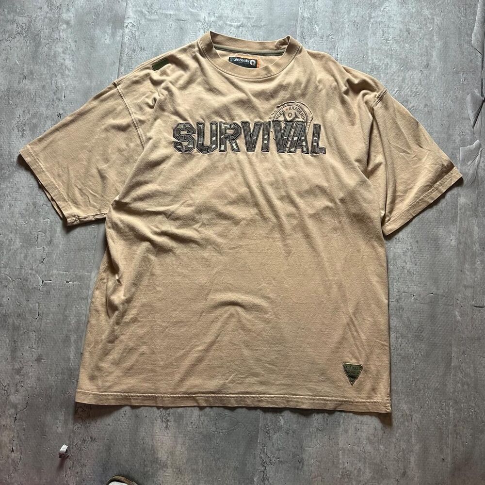 Akademiks Men's Tan and Brown T-shirt